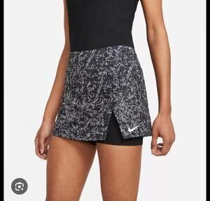 Nike NWT Court Victory Tennis Skirt Dri-Fit Slim-Fit Medium Black/White